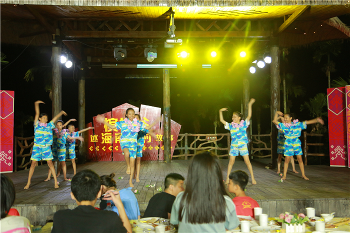 8、“少年演講家”玩轉檳榔谷 蕩槳飛歌“悠黎客”