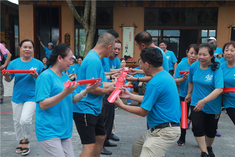 3、300名老同學分別40載 檳榔谷聚首重溫激情歲月