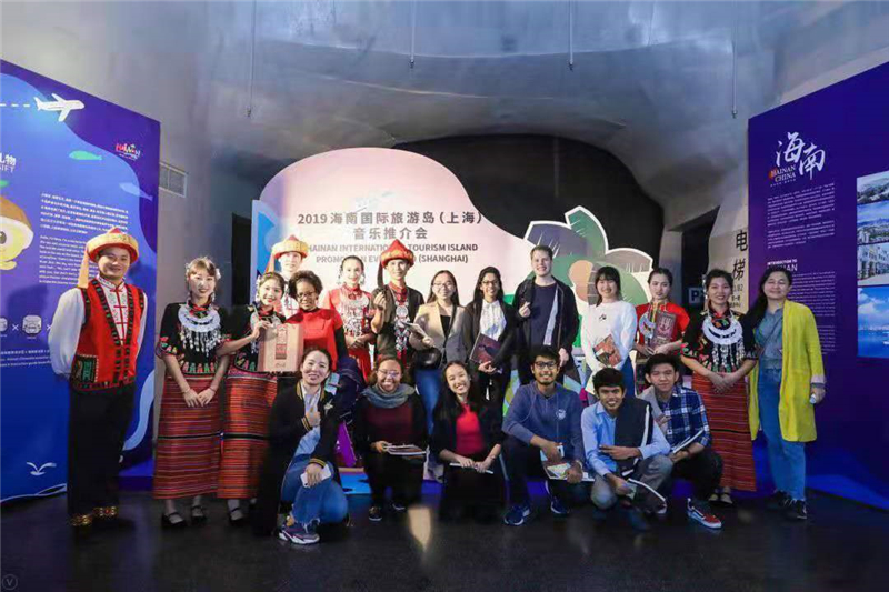 1、檳榔谷助力海南國(guó)際旅游島（上海）音樂(lè)推介會(huì) 邀請(qǐng)游客做黎家人
