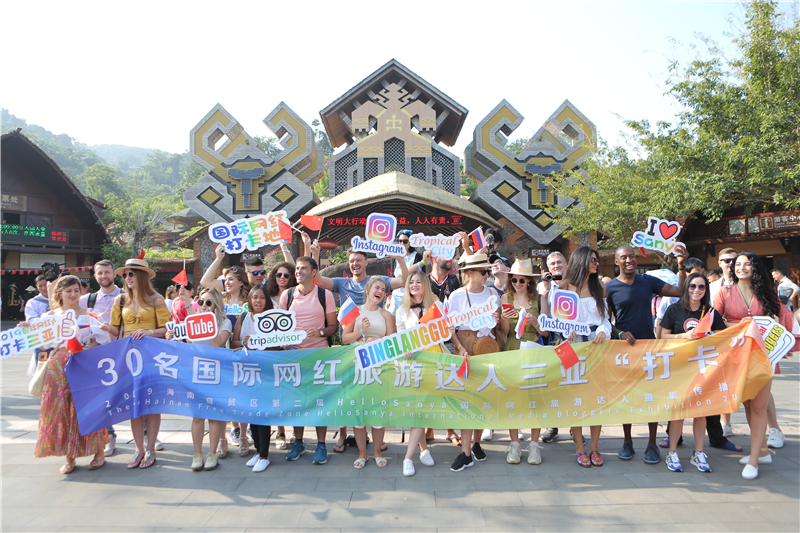 1、20國旅游達(dá)人聚焦檳榔谷外國人講述不一樣的黎村故事