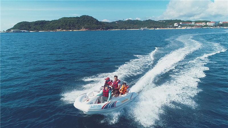 游客體驗(yàn)卡丁船